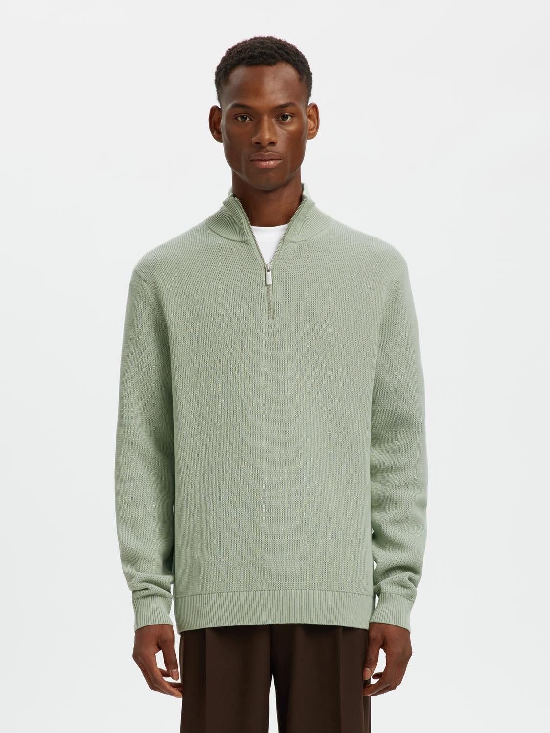 model_shot-front